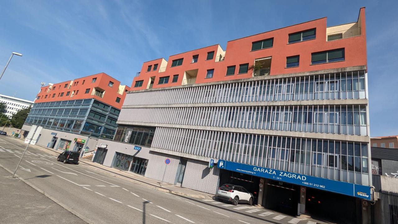 Downtown Fiume, Underground Garage Within The Property Ngoại thất bức ảnh