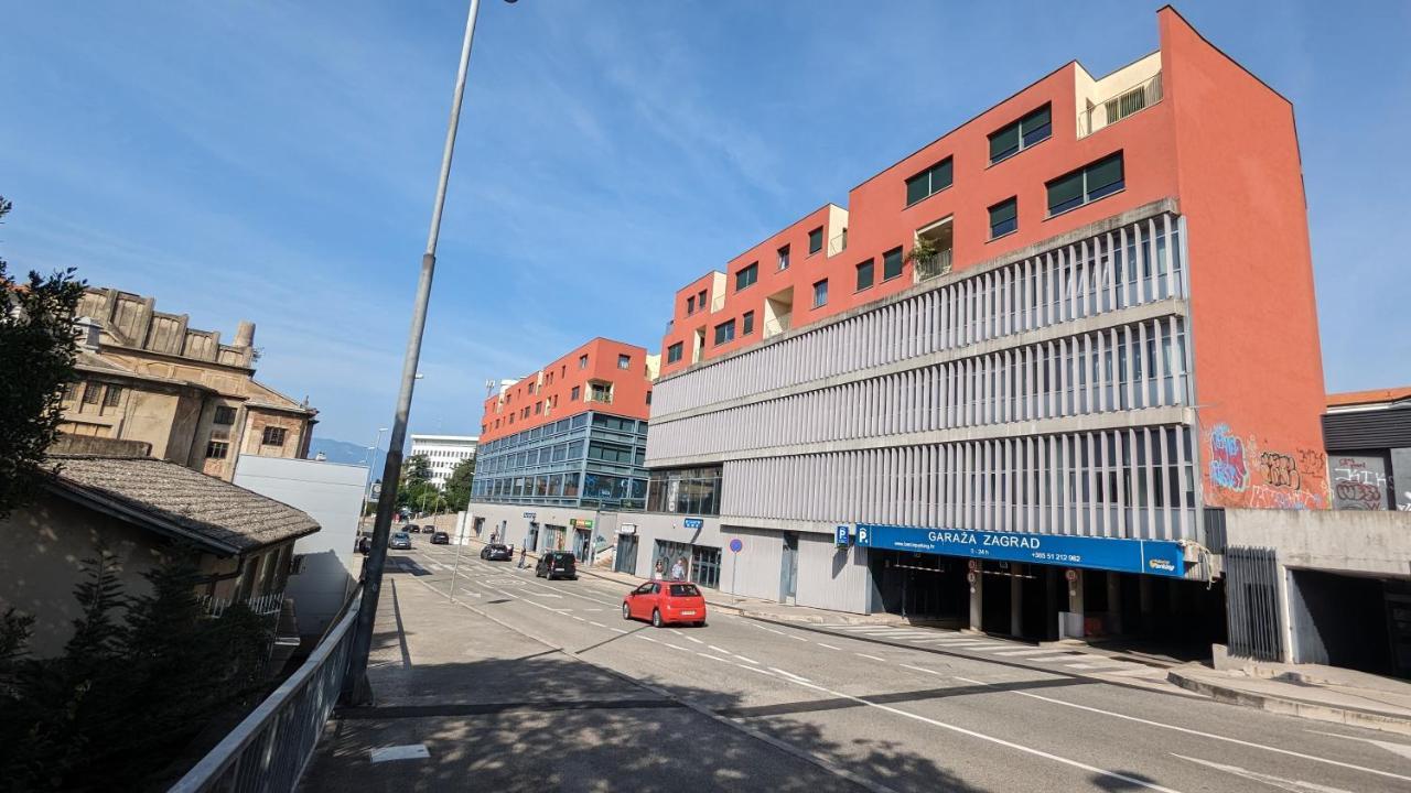 Downtown Fiume, Underground Garage Within The Property Ngoại thất bức ảnh